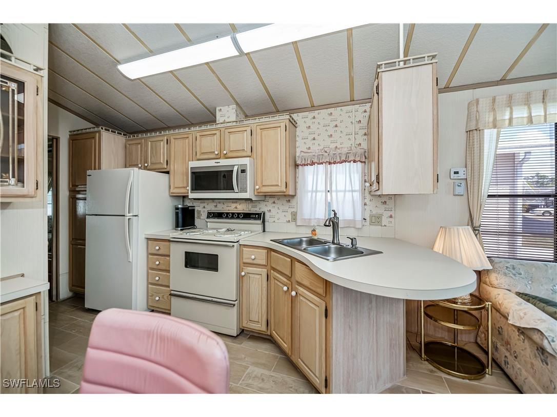 182 Caravan Circle North Fort Myers FL 33903 225033530 image8