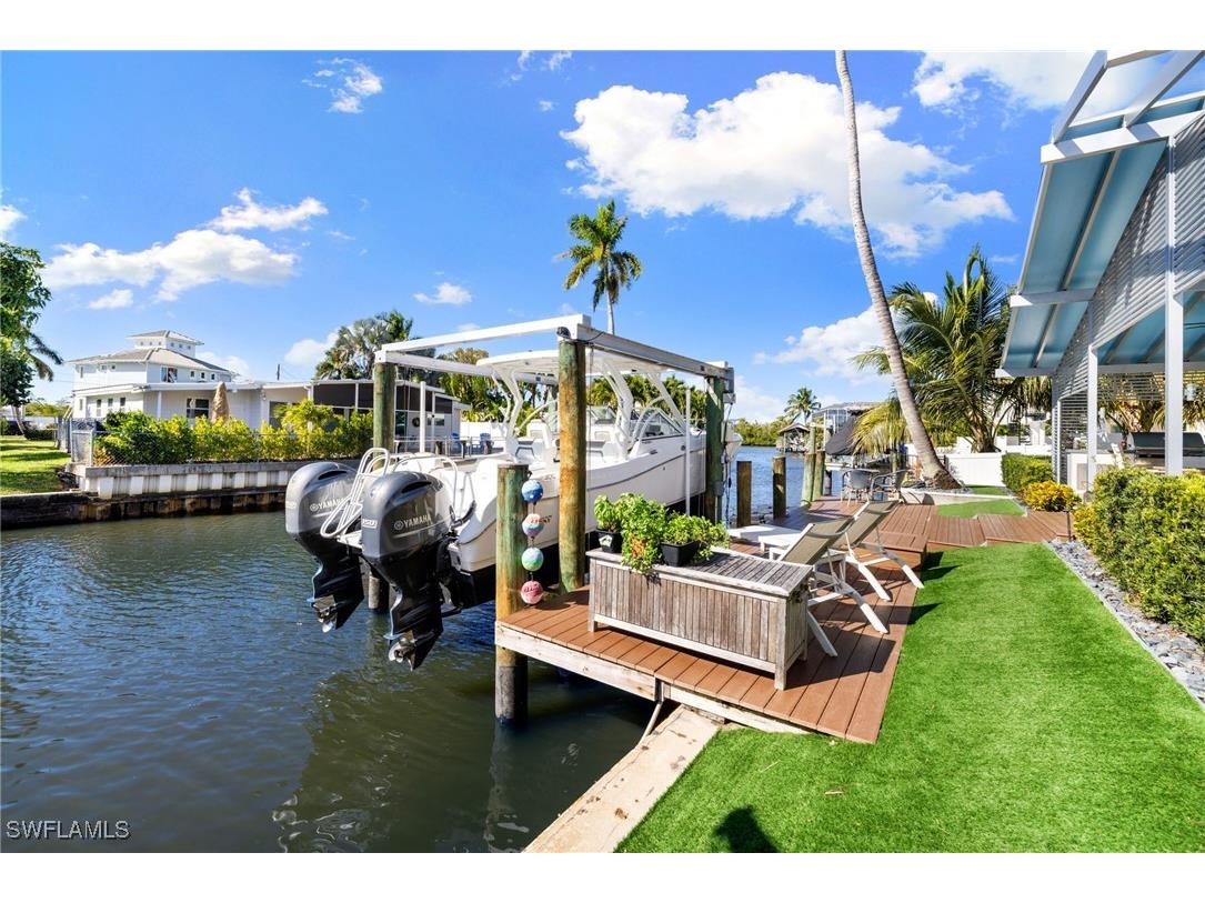 1820 Holiday Lane Naples FL 34104 226003067 image40