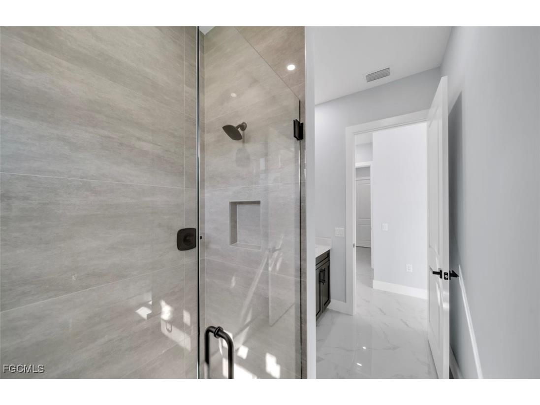 1820 Marson Street E Lehigh Acres FL 33972 2025008391 image10