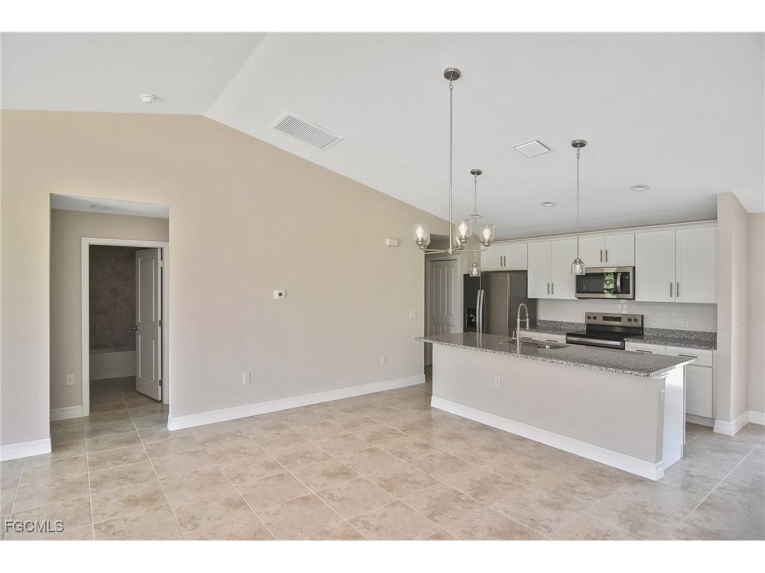 1820 NW 21st Street Cape Coral FL 33993 2025006266 image8