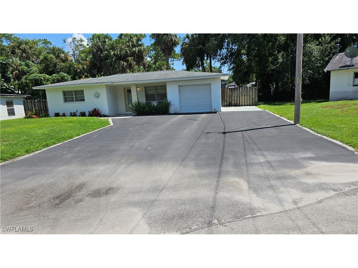 1821 Marilyn Drive North Fort Myers FL 33917 224067162 image1