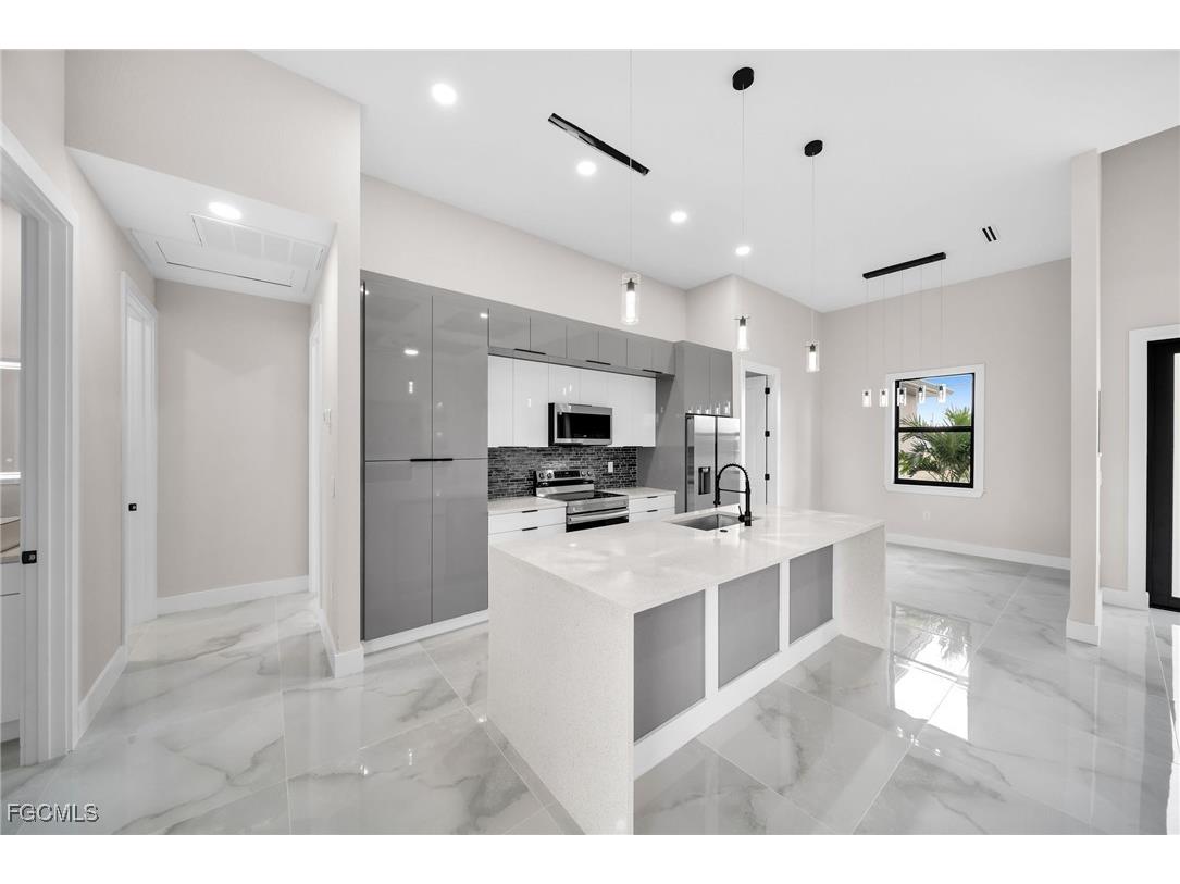 1821 NE 13th Avenue Cape Coral FL 33909 2025000070 image10