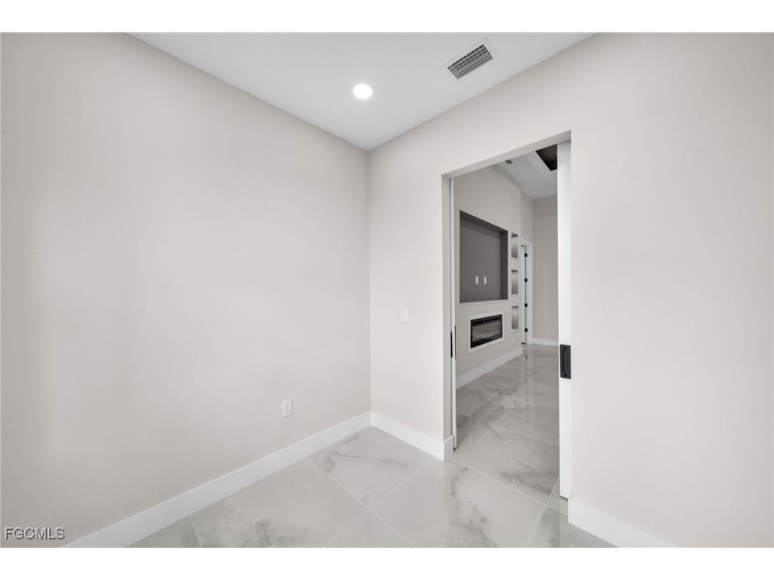 1821 NE 13th Avenue Cape Coral FL 33909 2025000070 image15