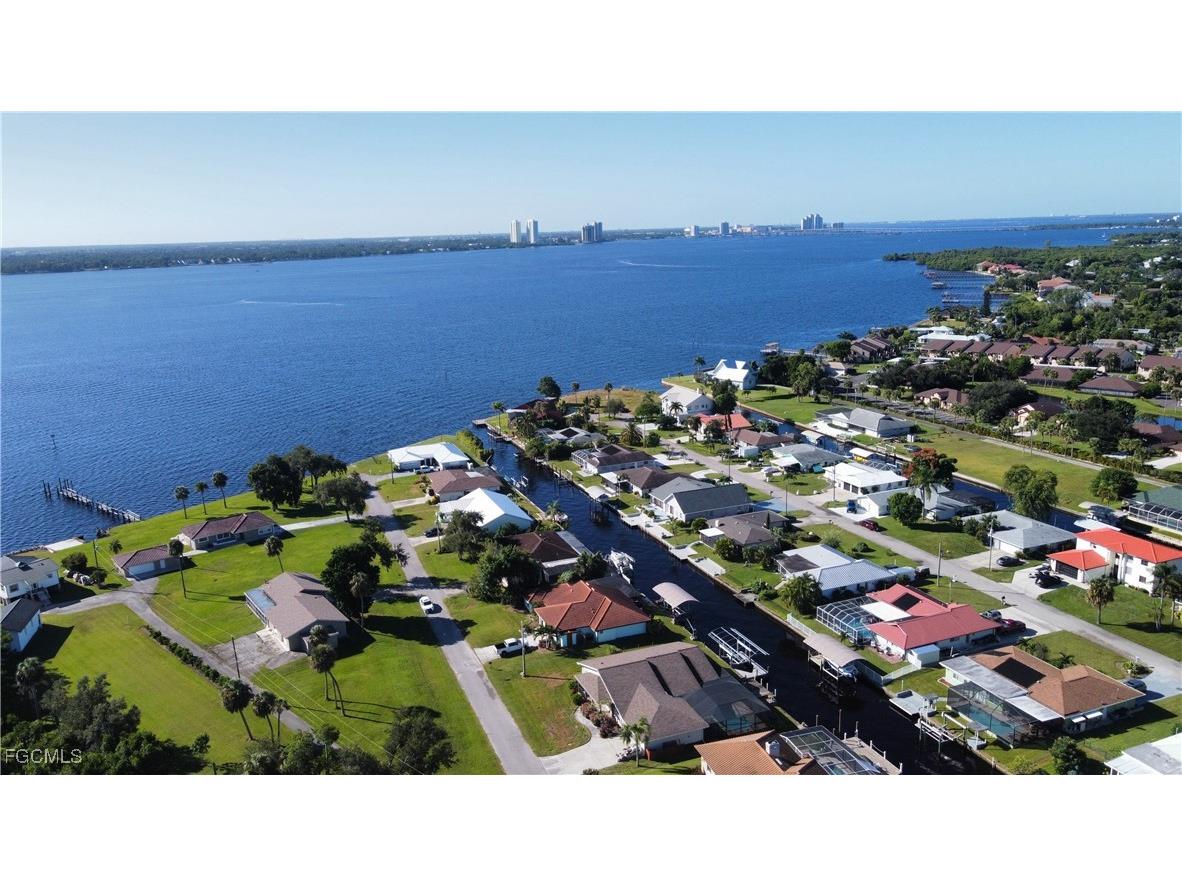 1823 Stevenson Road North Fort Myers FL 33917 2025015959 image1