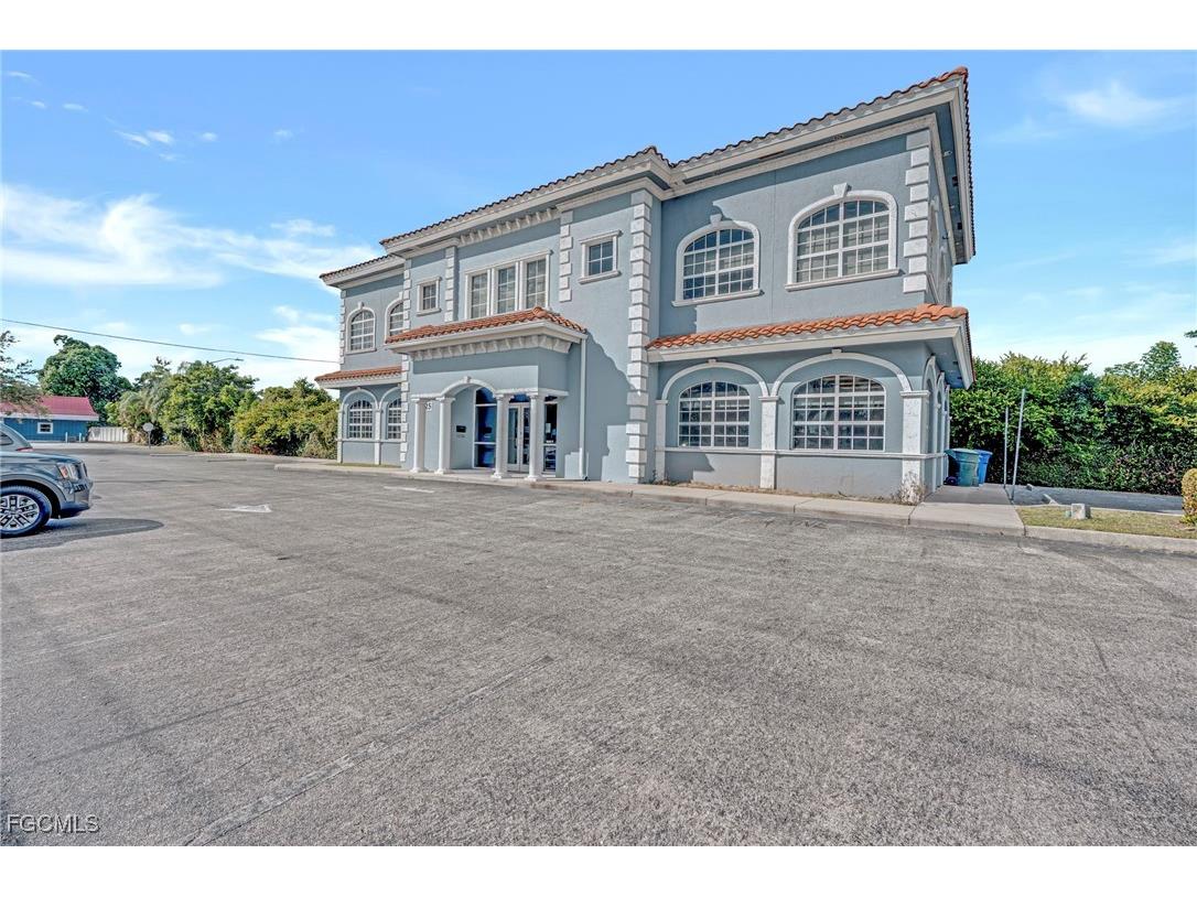 1825 Colonial Boulevard Fort Myers FL 33907 2025015986 image1