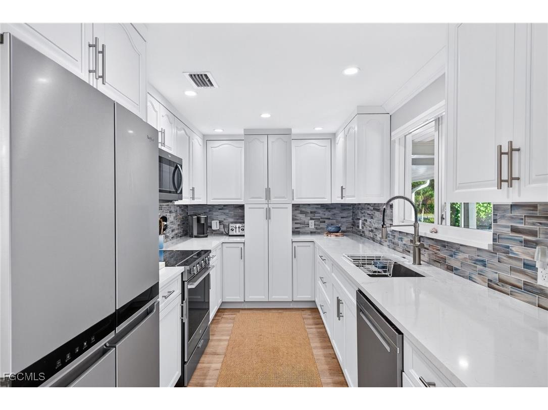 1825 Middle Gulf Drive Sanibel FL 33957 2025014553 image10