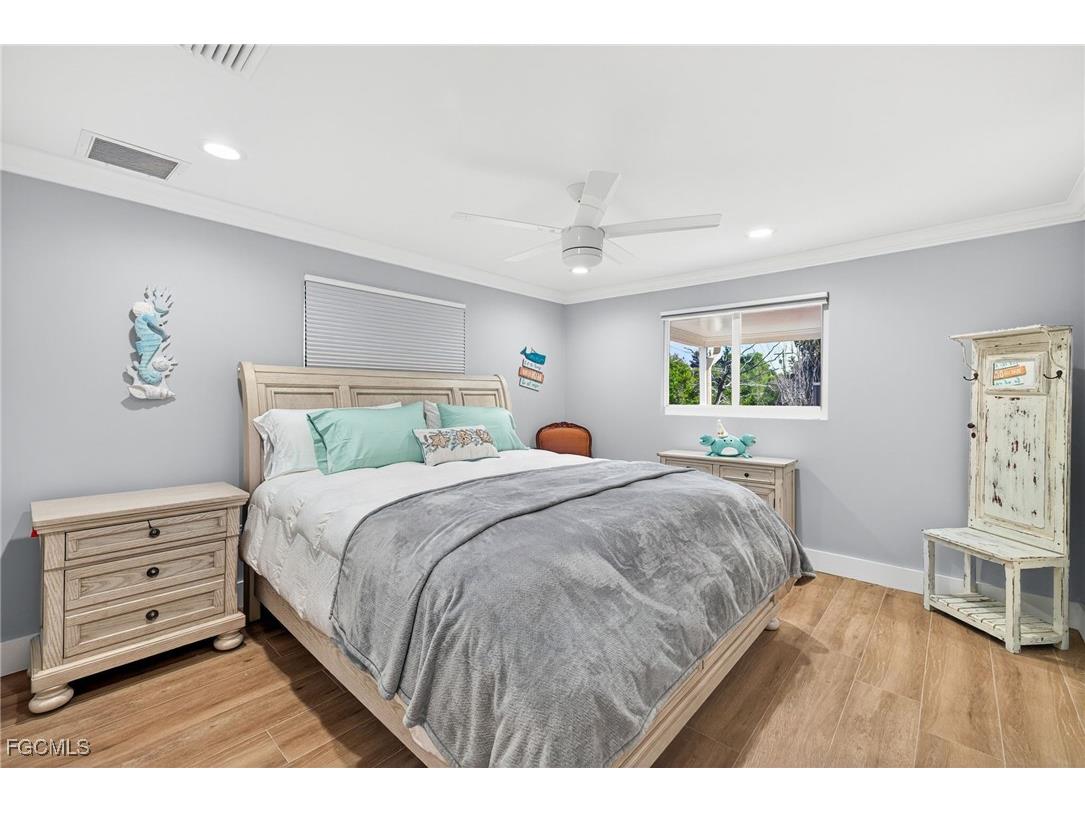 1825 Middle Gulf Drive Sanibel FL 33957 2025014553 image12