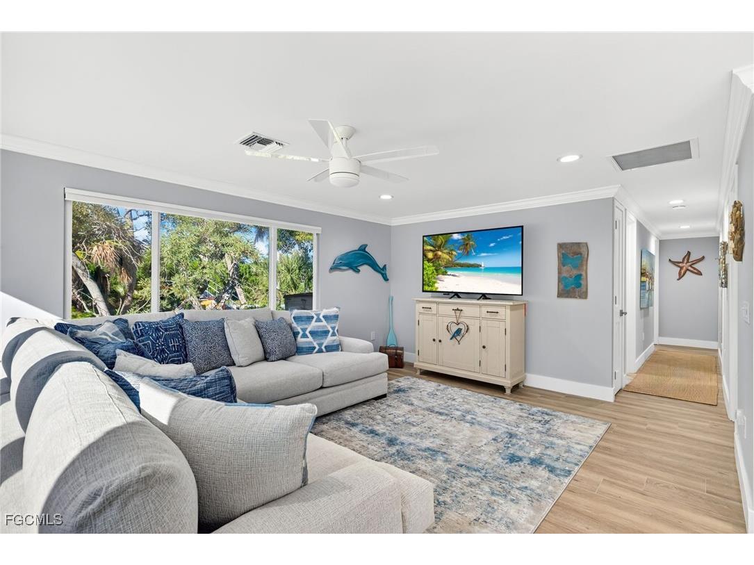 1825 Middle Gulf Drive Sanibel FL 33957 2025014553 image3