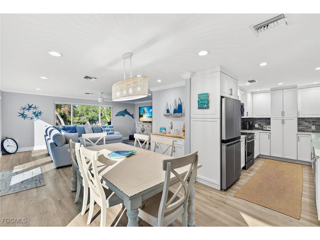 1825 Middle Gulf Drive Sanibel FL 33957 2025014553 image8