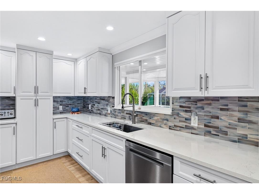 1825 Middle Gulf Drive Sanibel FL 33957 2025014553 image9