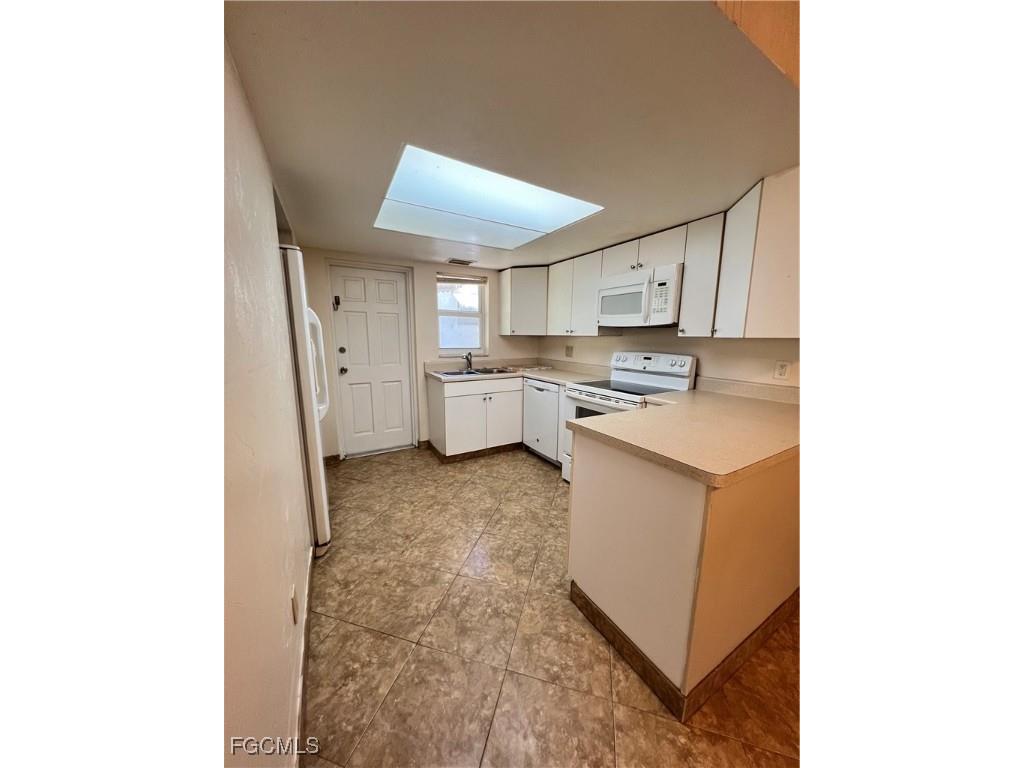 1825 Oak Lane Fort Myers FL 33901 2025010597 image4