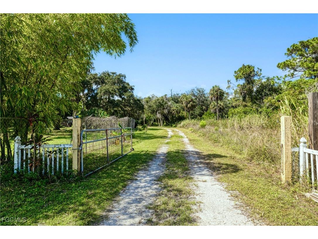 18251 Slater Road North Fort Myers FL 33917 2025015447 image1