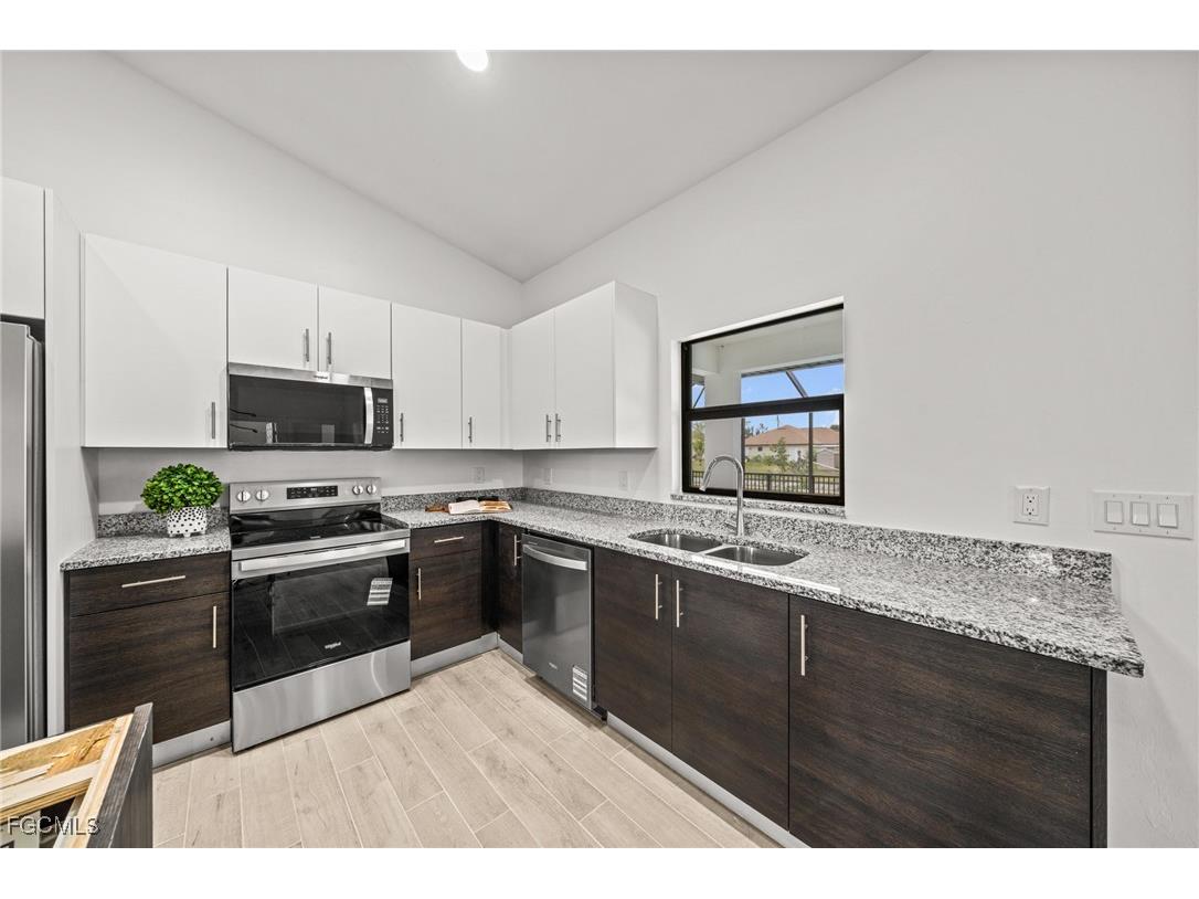 1826 NE 10th Place Cape Coral FL 33909 2025024060 image8