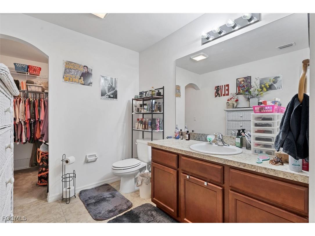 1826 SW Trafalgar Parkway Cape Coral FL 33991 2026005789 image19