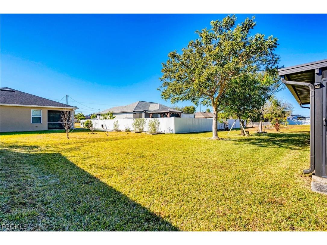 1826 SW Trafalgar Parkway Cape Coral FL 33991 2026005789 image35