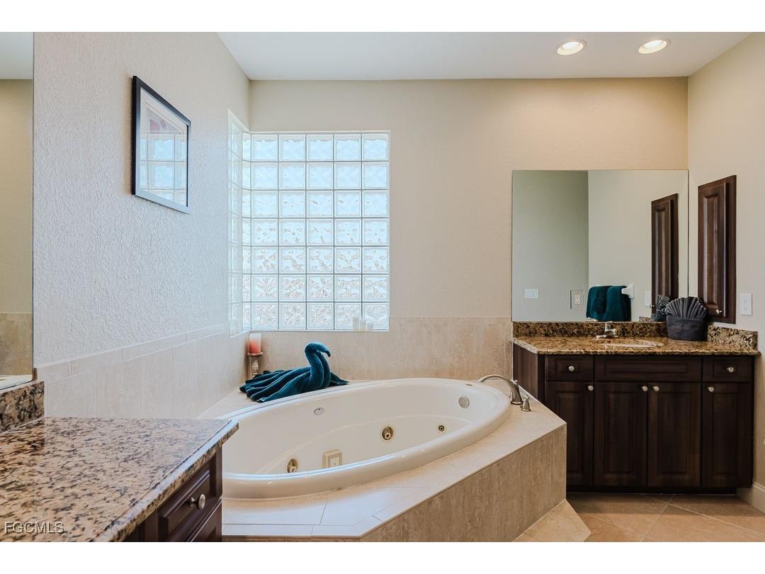 1827 SE 12th Street Cape Coral FL 33990 2025010232 image21