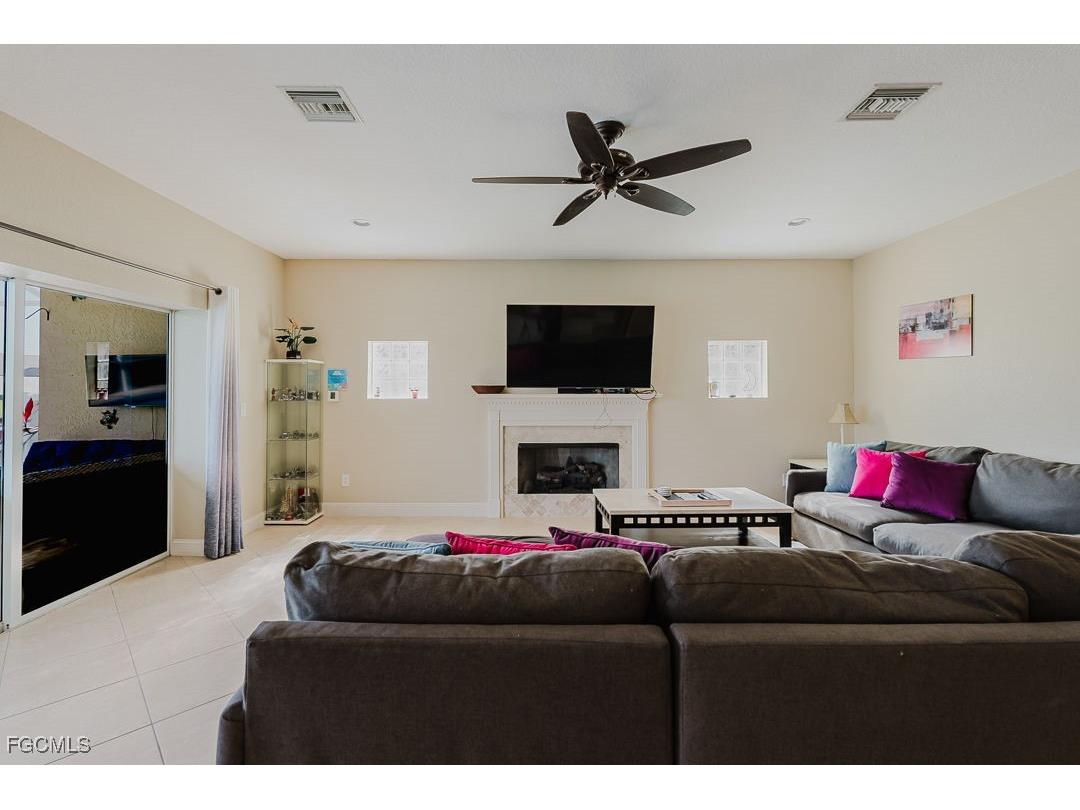 1827 SE 12th Street Cape Coral FL 33990 2025010232 image6