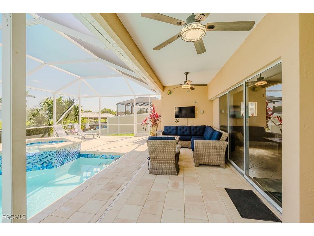 1827 SE 12th Street Cape Coral FL 33990 2025010232 image8