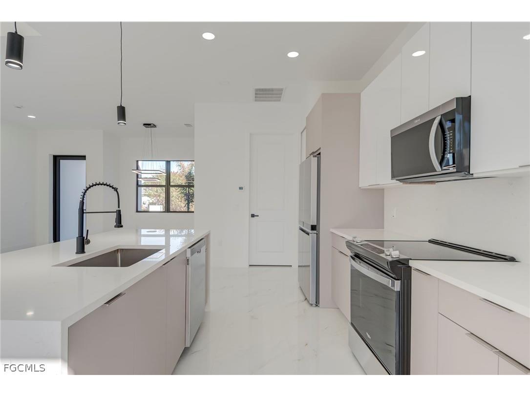 1827 Tomaso Avenue Lehigh Acres FL 33972 2026009574 image11