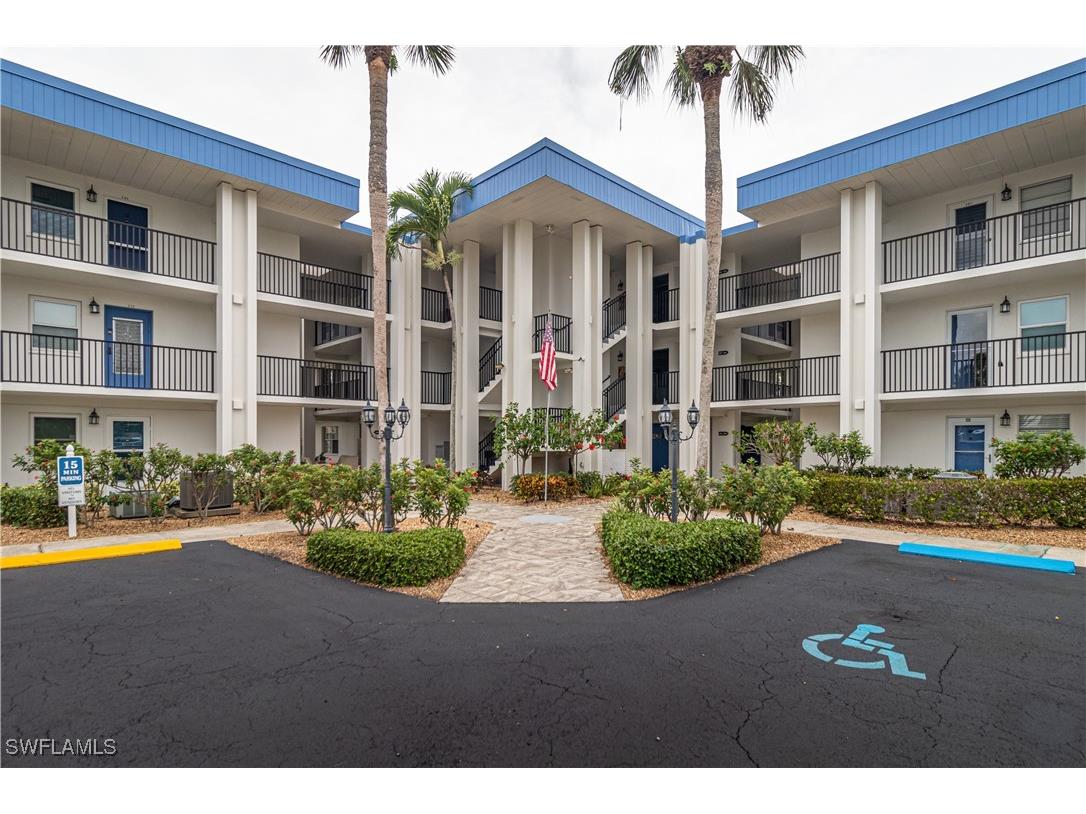 1828 Pine Valley Drive #201 Fort Myers FL 33907 225058343 image1