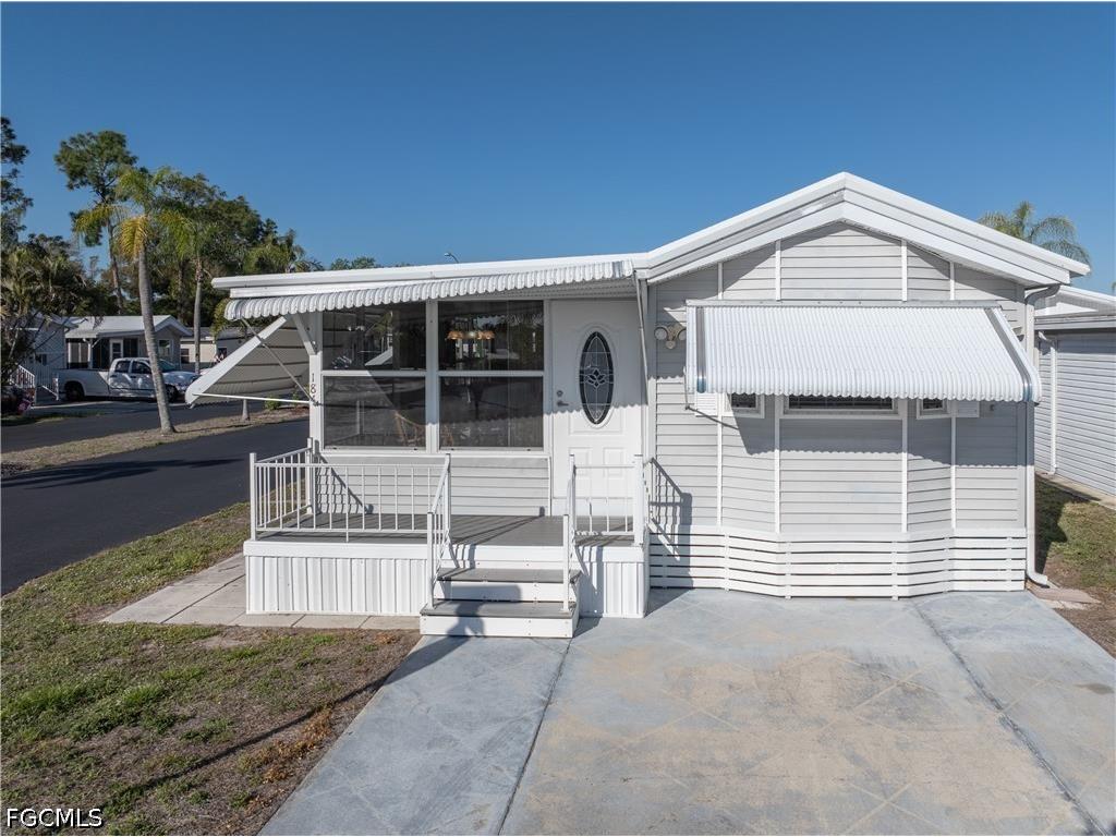 184 Caravan Circle North Fort Myers FL 33903 2026014164 image1