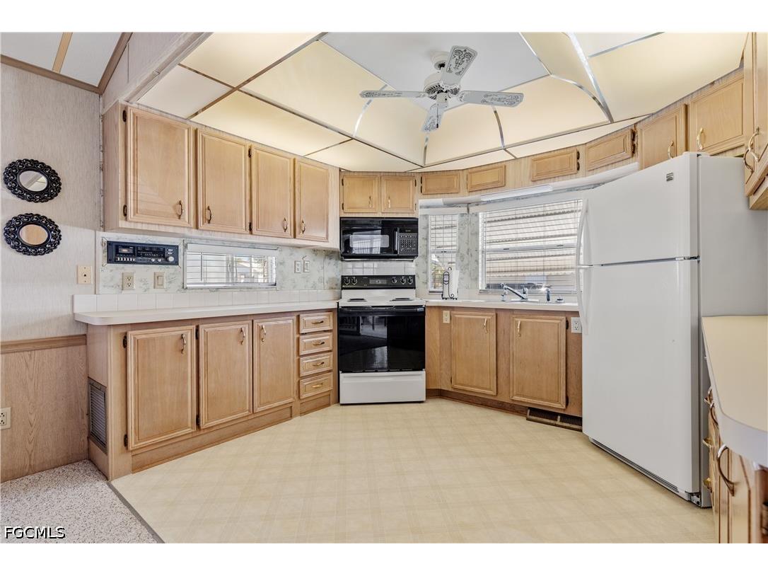 184 Caravan Circle North Fort Myers FL 33903 2026014164 image14