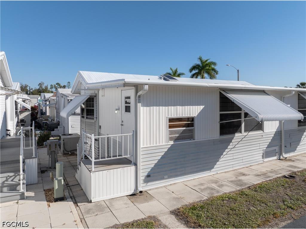 184 Caravan Circle North Fort Myers FL 33903 2026014164 image2