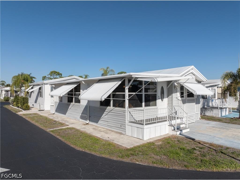 184 Caravan Circle North Fort Myers FL 33903 2026014164 image3