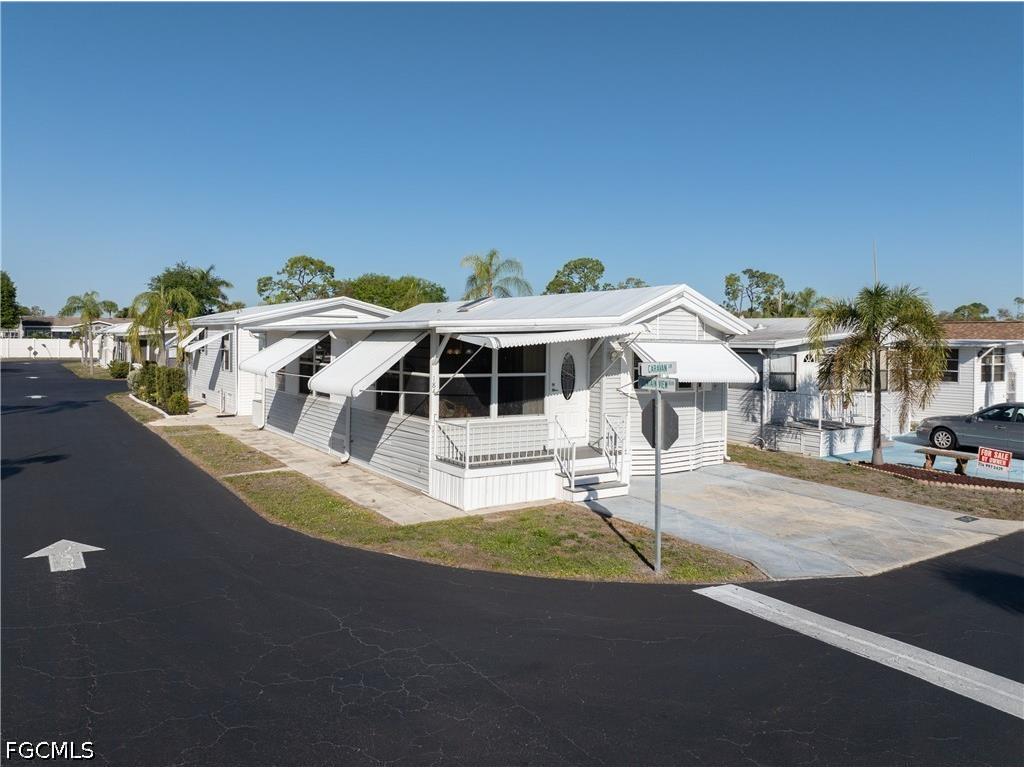 184 Caravan Circle North Fort Myers FL 33903 2026014164 image8