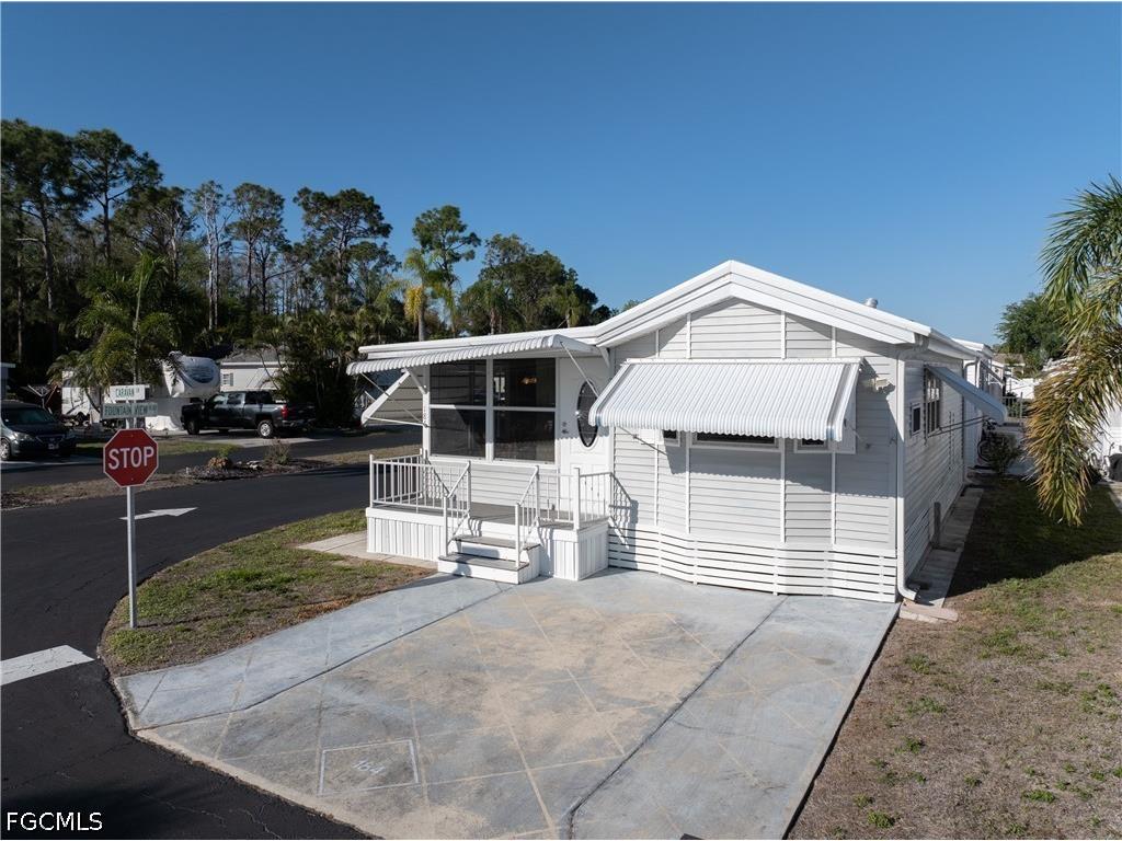 184 Caravan Circle North Fort Myers FL 33903 2026014164 image9