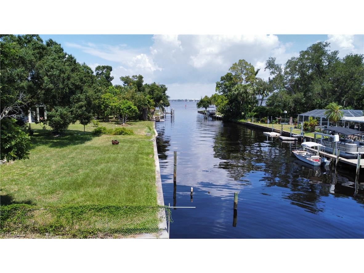 1845 Marina Circle North Fort Myers FL 33903 2026007631 image3