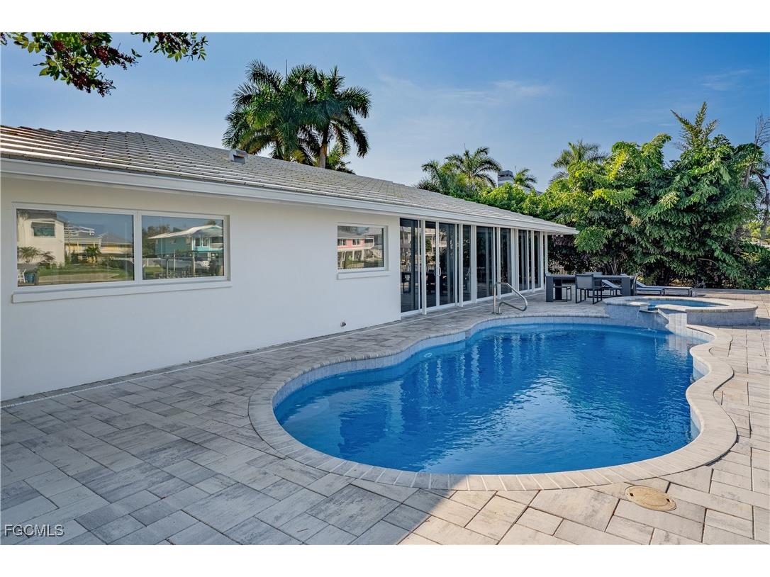 18452 Cutlass Drive Fort Myers Beach FL 33931 2025024119 image39