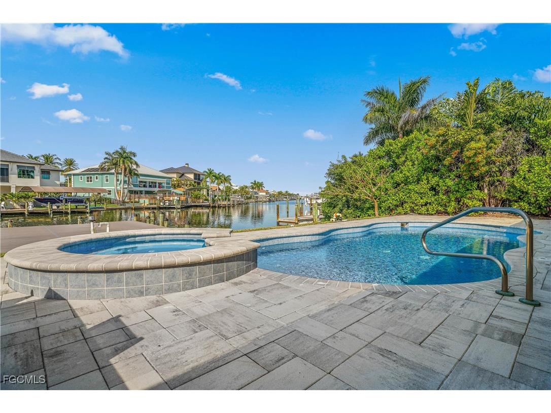 18452 Cutlass Drive Fort Myers Beach FL 33931 2025024119 image4