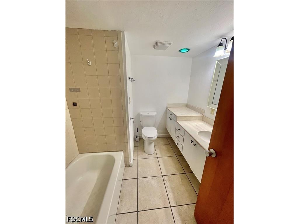 1849 Maravilla Avenue #C2 Fort Myers FL 33901 2026020294 image10