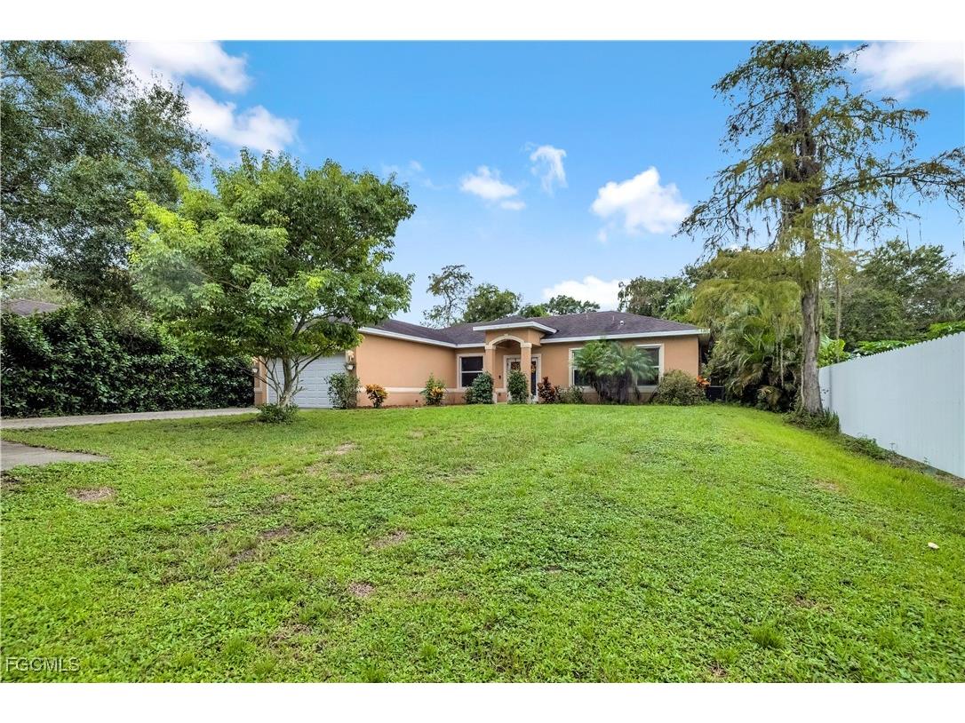 185 22nd Street NE Naples FL 34120 2025011681 image1