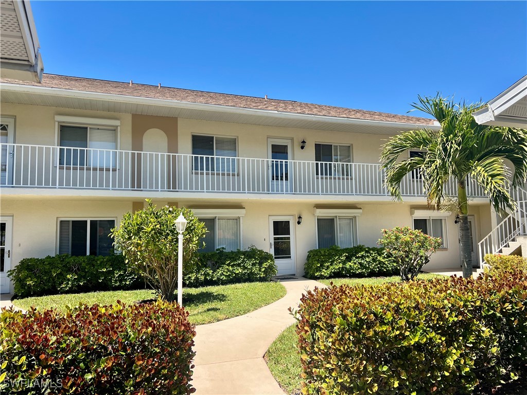 185 Gabriel Circle #4 Naples FL 34104 225030439 image1