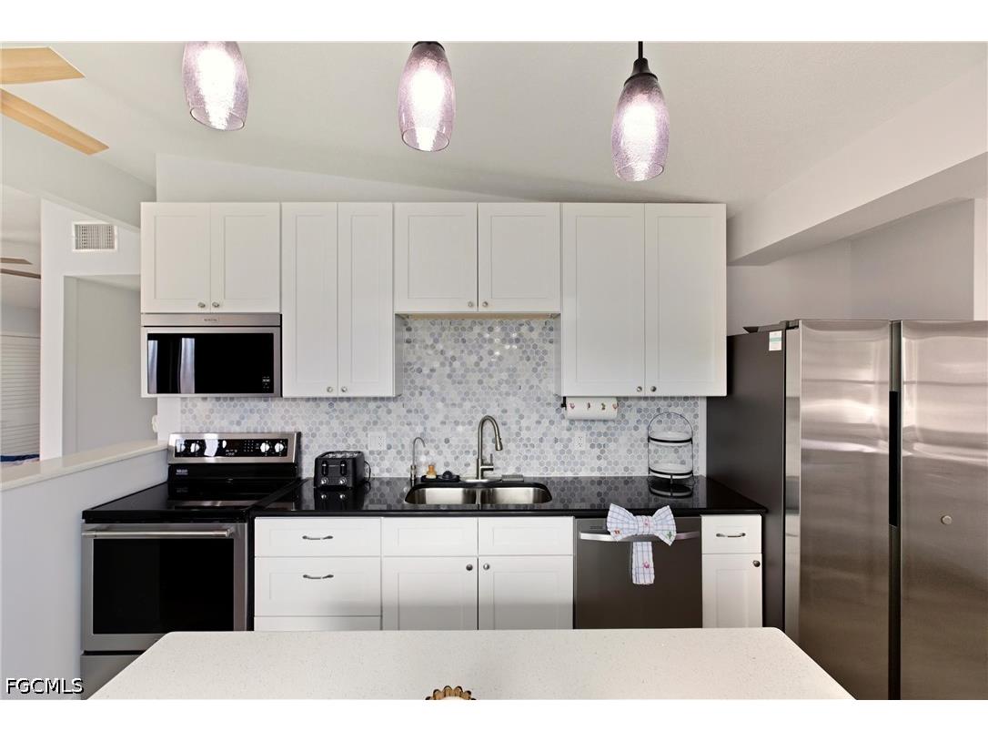 185 Hibiscus Drive Fort Myers Beach FL 33931 2026014044 image10