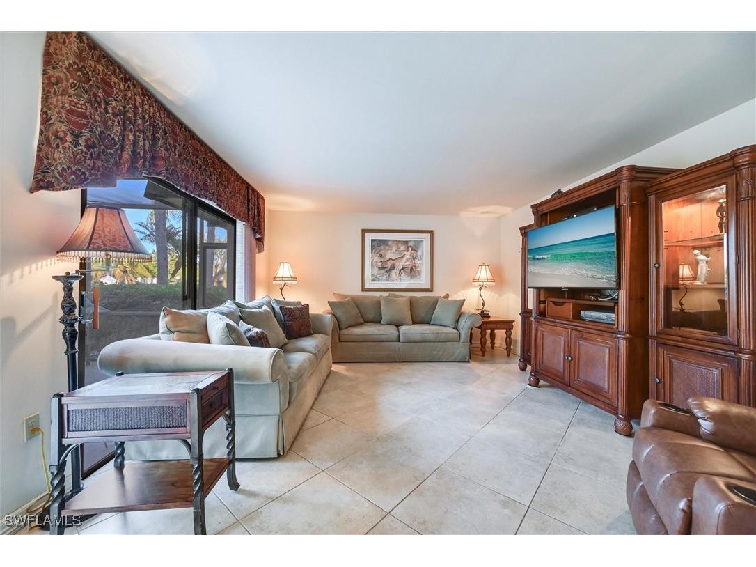 185 Lake Point Lane #8B Naples FL 34112 226002131 image11