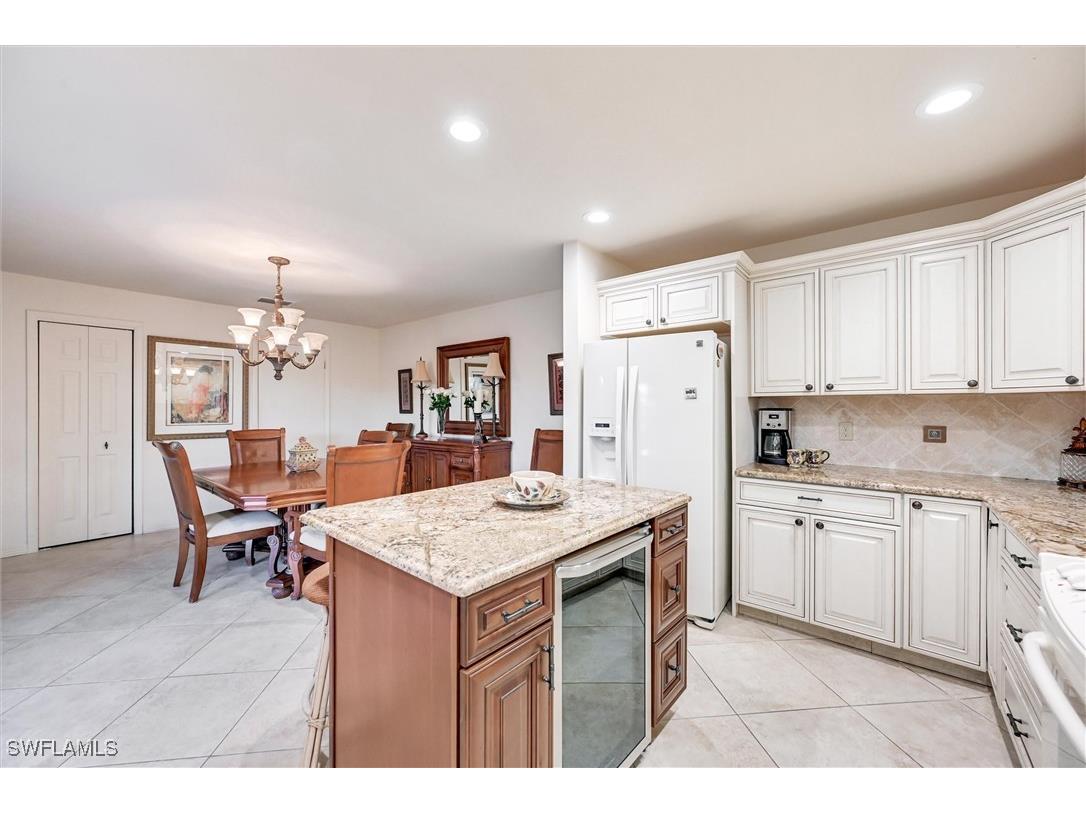 185 Lake Point Lane #8B Naples FL 34112 226002131 image5