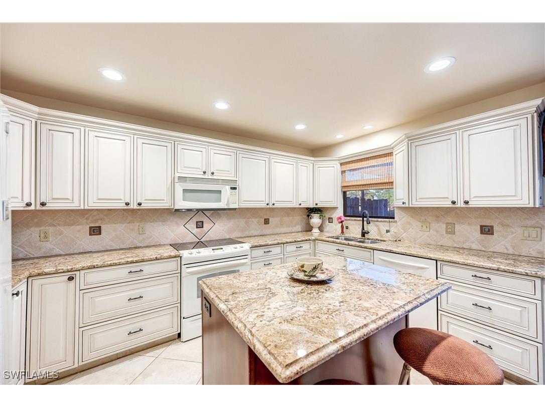 185 Lake Point Lane #8B Naples FL 34112 226002131 image7