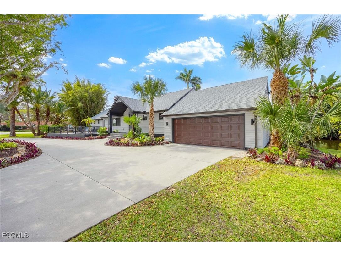 185 Palm River Boulevard Naples FL 34110 2025008484 image1