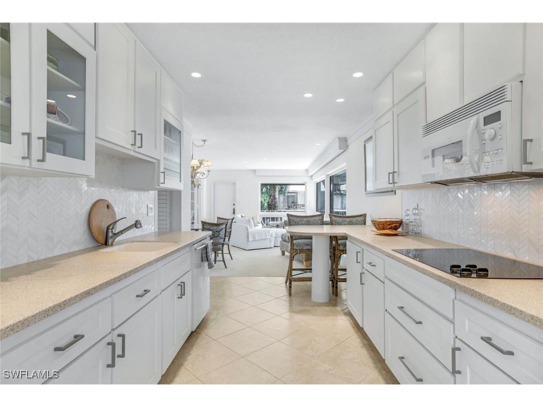 1851 Gulf Shore Blvd. N. #15 Naples FL 34102 225066693 image9