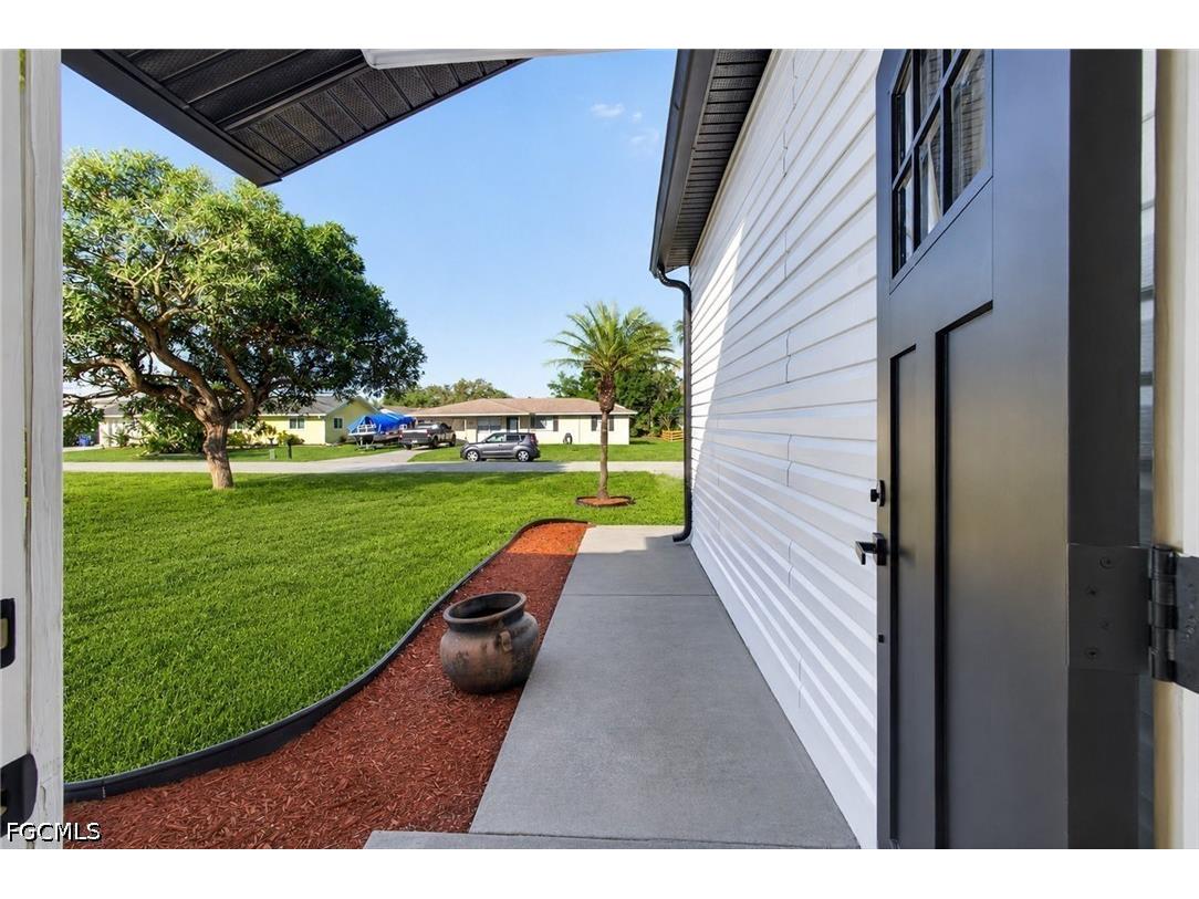 18521 Phlox Drive Fort Myers FL 33967 2026024574 image4