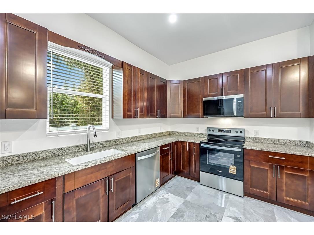 1853 Della Drive Naples FL 34117 226004957 image16