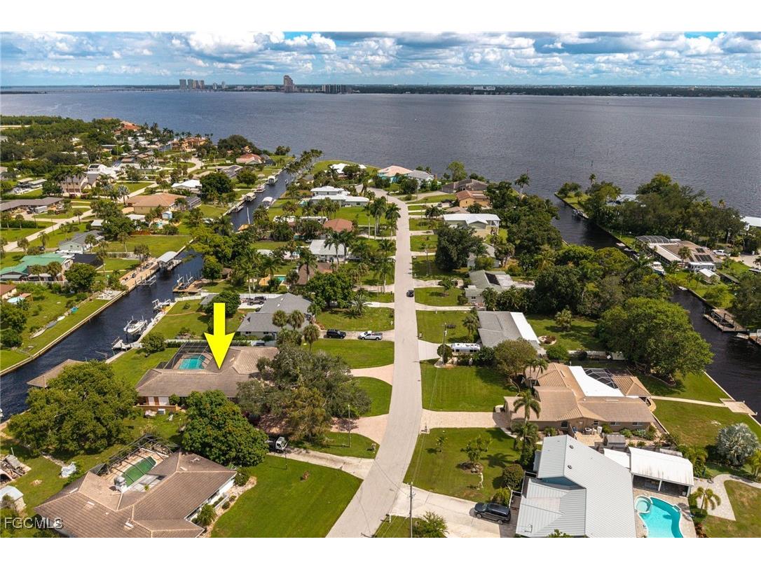 1860 Marina Circle North Fort Myers FL 33903 2025014337 image1