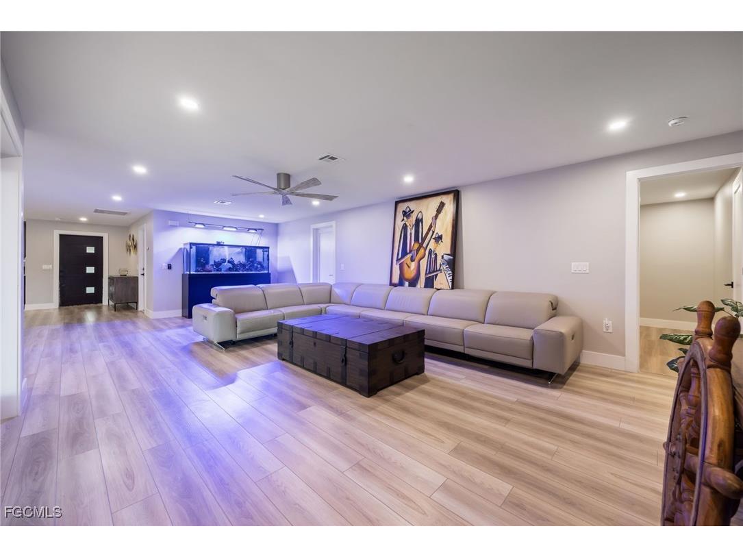 1860 Marina Circle North Fort Myers FL 33903 2025014337 image14