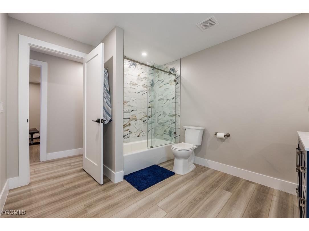 1860 Marina Circle North Fort Myers FL 33903 2025014337 image17