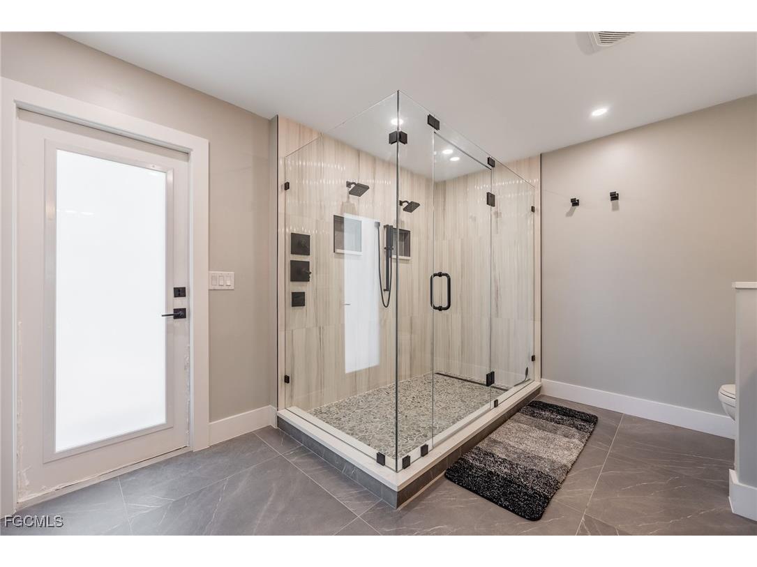 1860 Marina Circle North Fort Myers FL 33903 2025014337 image21