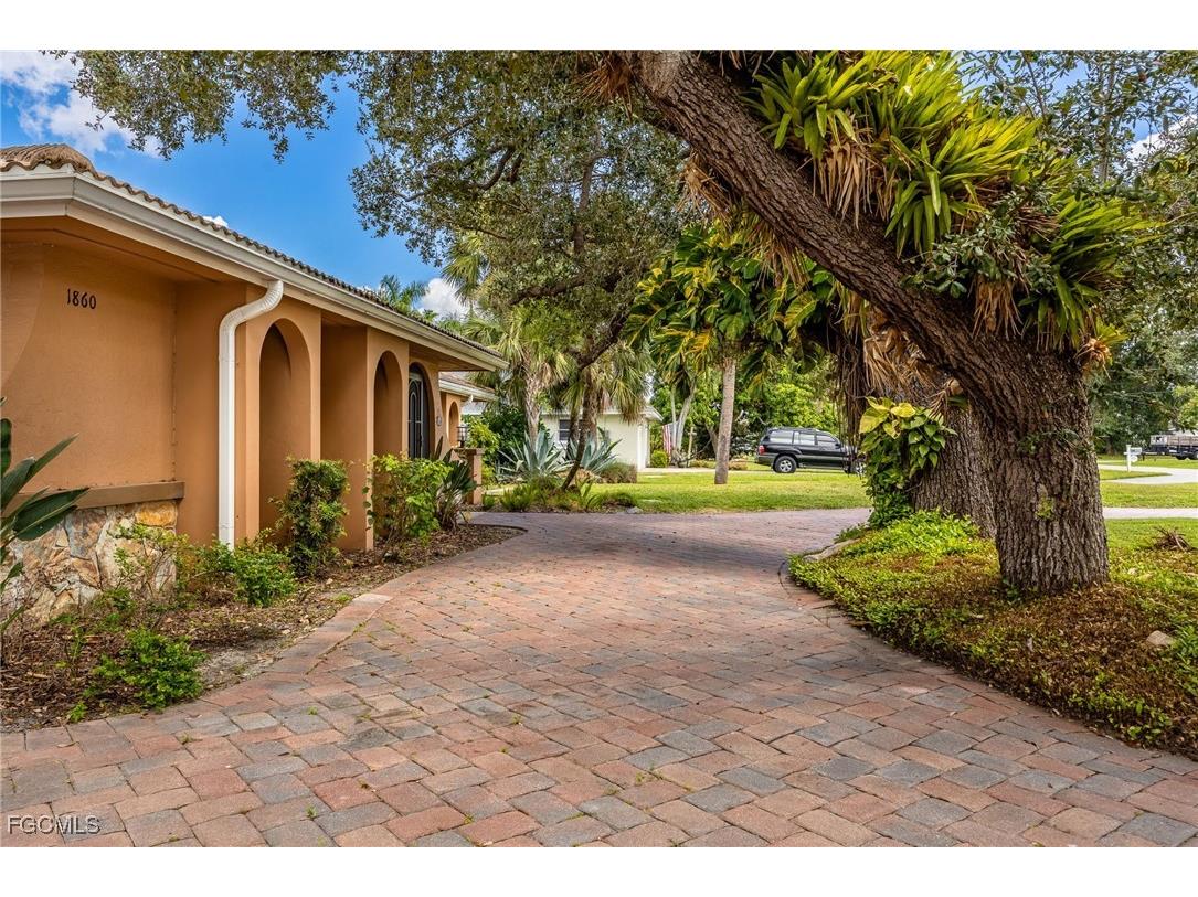 1860 Marina Circle North Fort Myers FL 33903 2025014337 image4