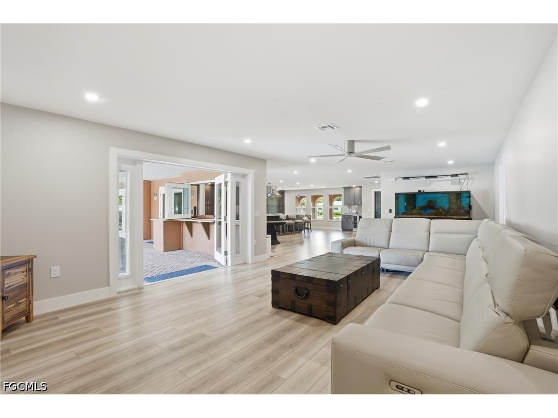 1860 Marina Circle North Fort Myers FL 33903 2026021988 image7